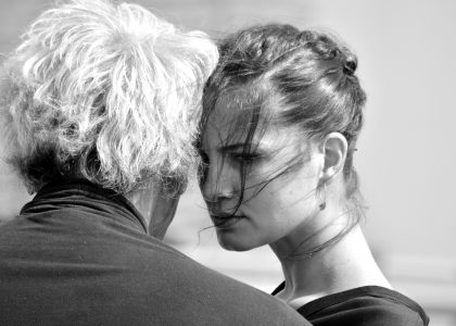 Achtsame Innigkeit_Frau_und_Mann_nachdenklich Achtsame Innigkeit_Frau_und_Mann_nachdenklich