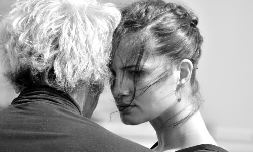 Achtsame Innigkeit_Frau_und_Mann_nachdenklich